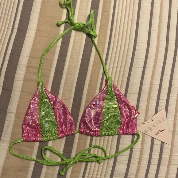 NWT 🩷💚🩷 Revibe by Dippin’ Daisy’s Aura Top - Picture 2 of 5